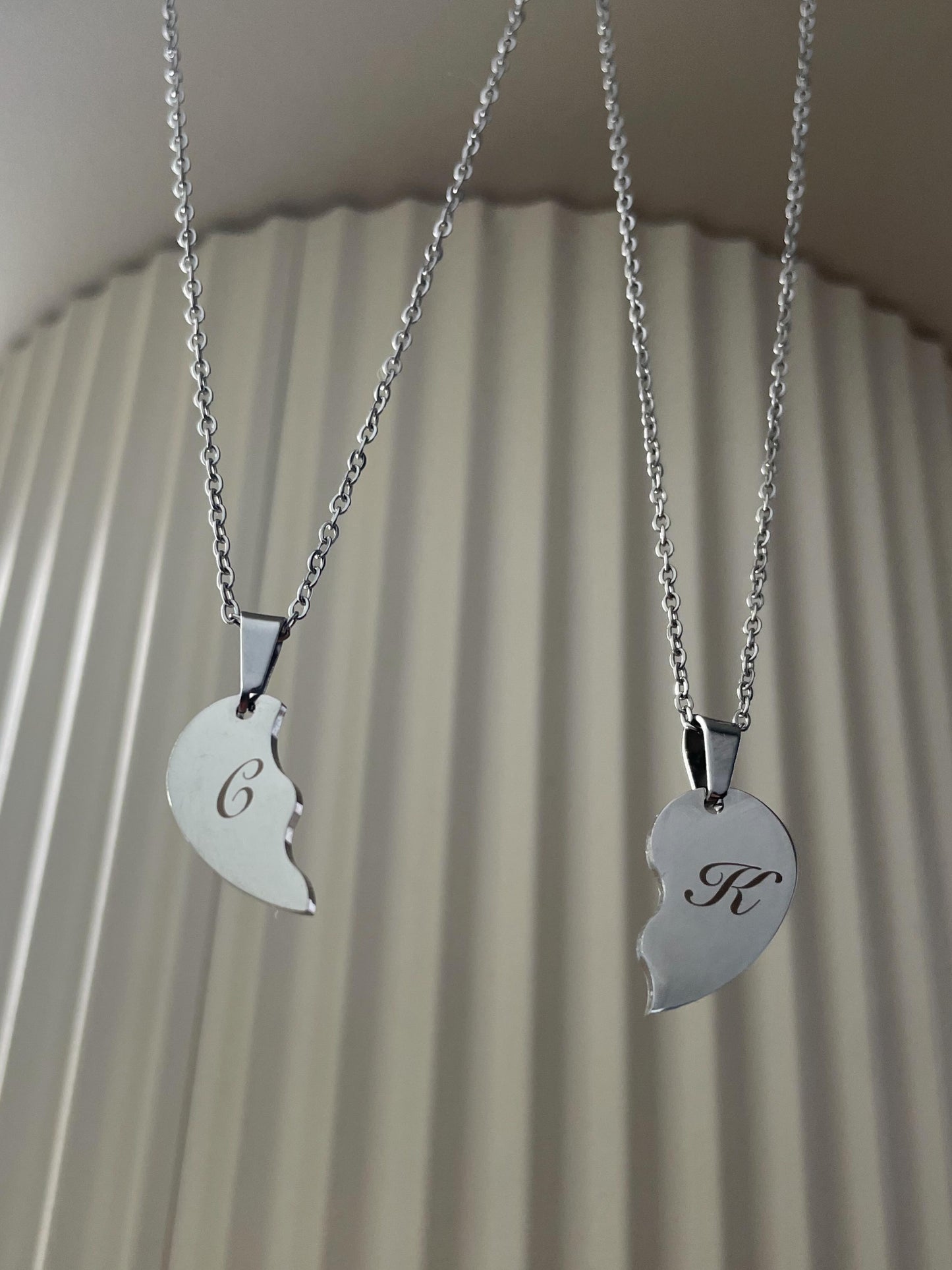 Colliers Demi Coeur OR / OR ROSE / ARGENT finition , en acier Inoxydable