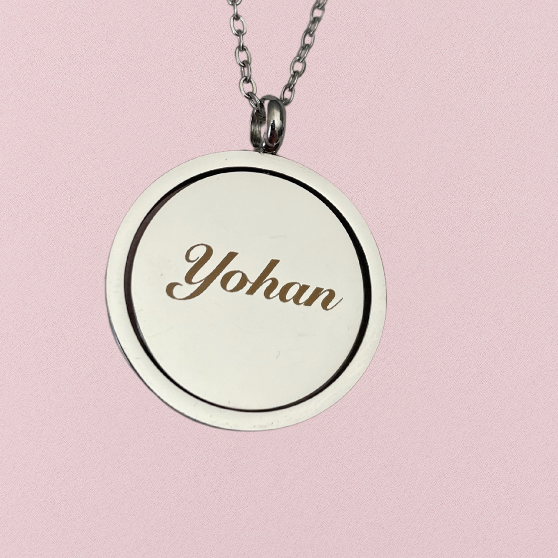 Collier ARGENT finition , en acier inoxydable Médaillon 360°