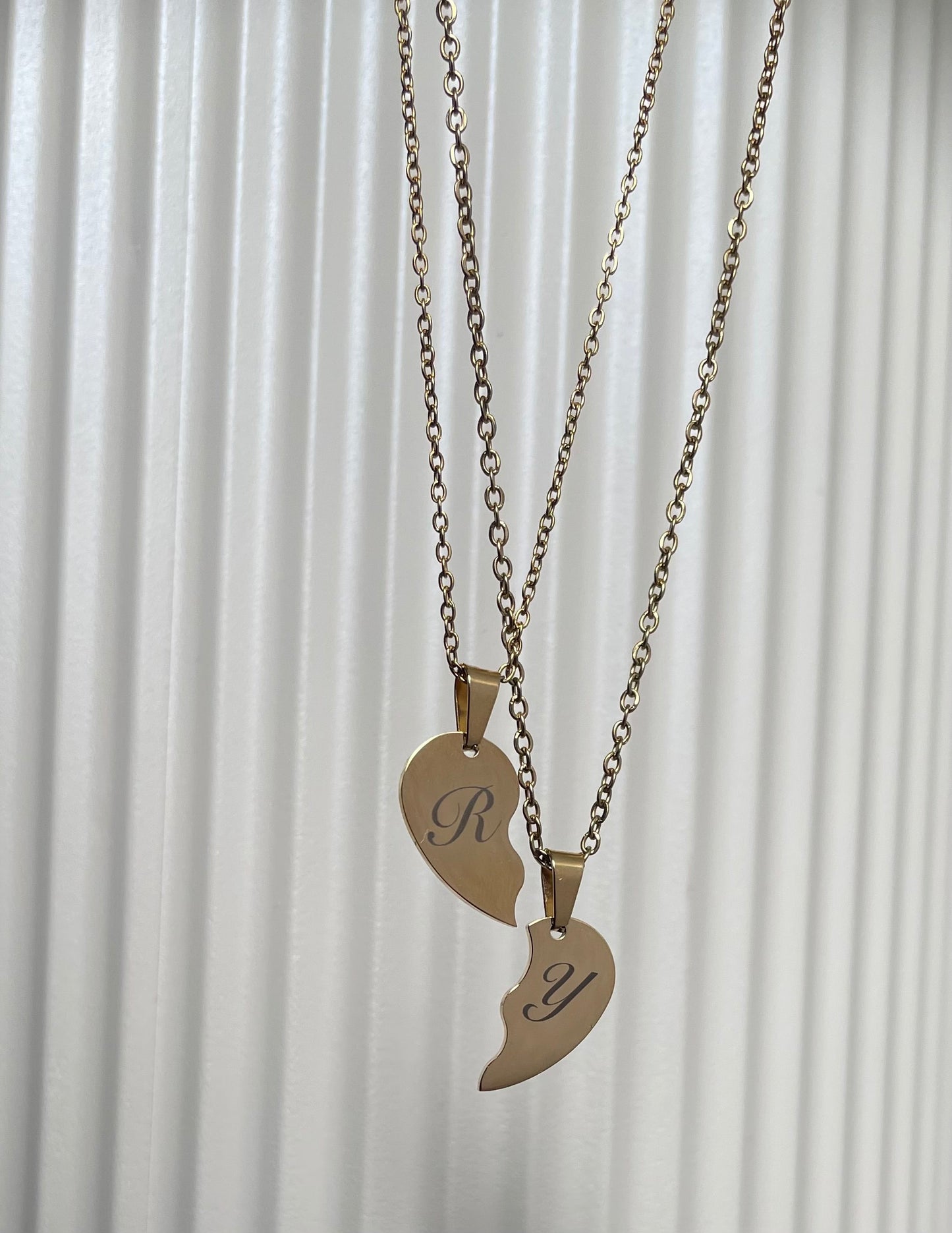 Colliers Demi Coeur OR / OR ROSE / ARGENT finition , en acier Inoxydable