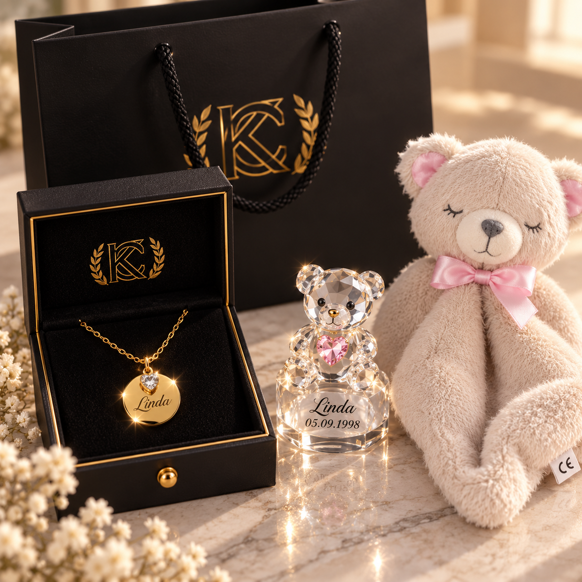 BOX Naissance FILLE   (L)  Collier gravé (au choix ) + Ours en Crystal gravé + Peluche hochet ourson naissance rose