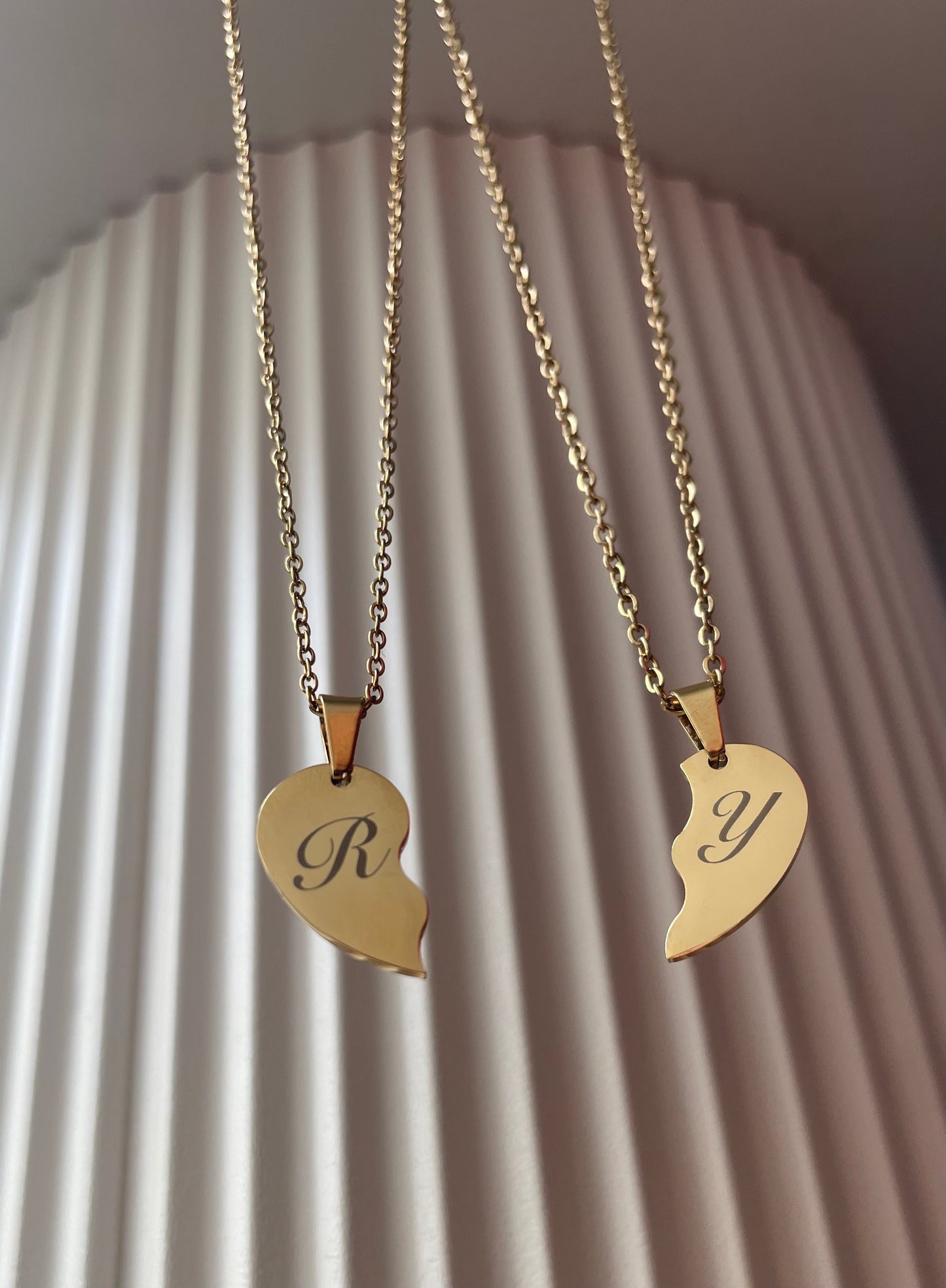 Colliers Demi Coeur OR / OR ROSE / ARGENT finition , en acier Inoxydable