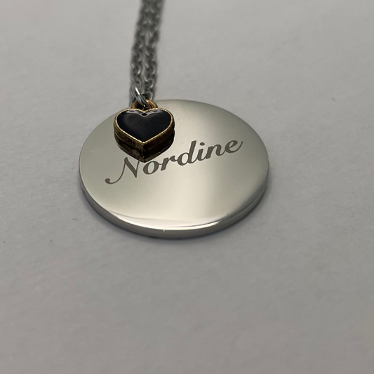 Collier Personnalisé Argent finition, en Acier Inoxydable , Petit coeur noir